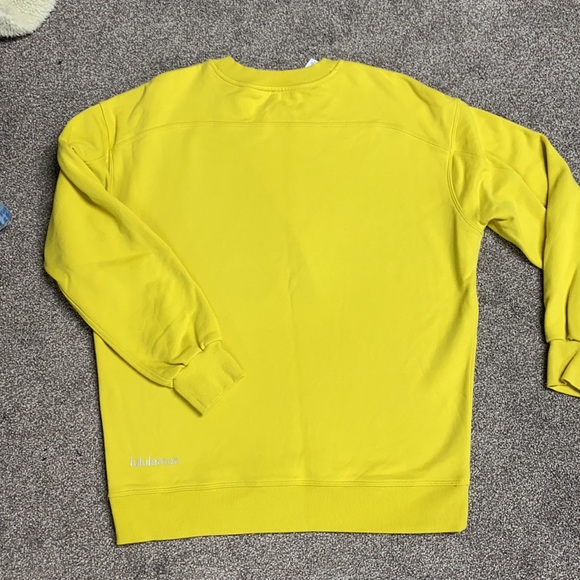 Women’s Yellow Lululemon oversized crew neck. - Picture 4 of 5